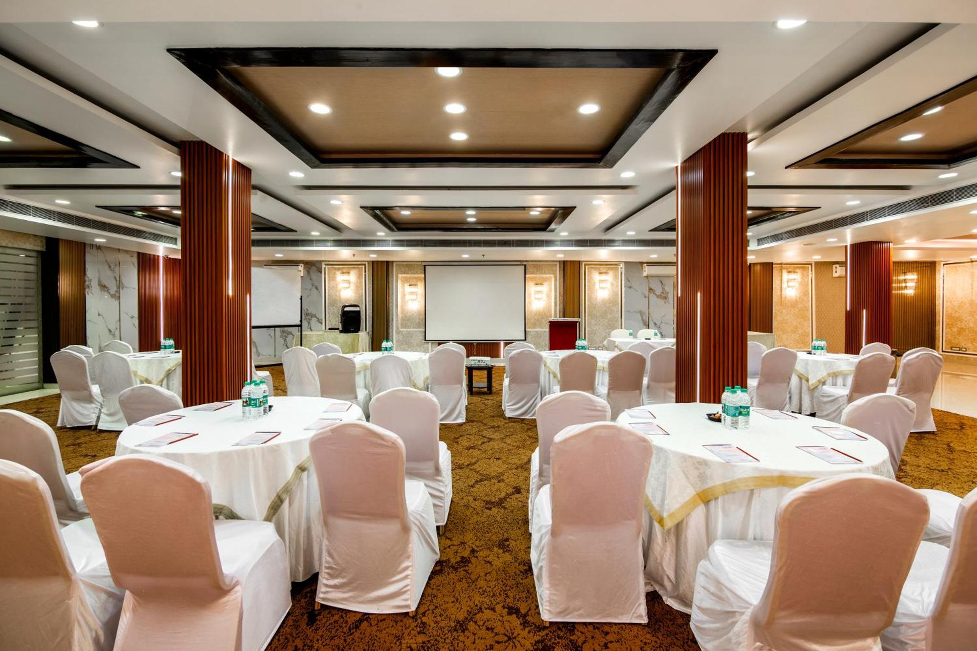 The Grand Orion - Kailash Colony Neu-Delhi Exterior foto