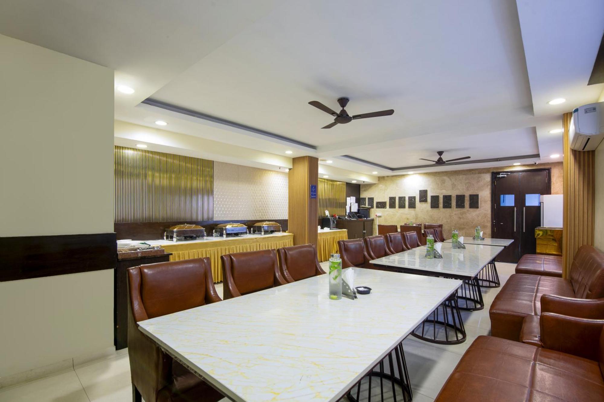 The Grand Orion - Kailash Colony Neu-Delhi Exterior foto
